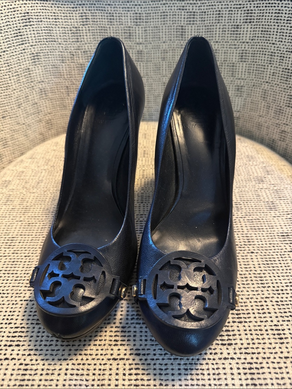 Tory Burch Black Leather Logo Round-Toe Pumps